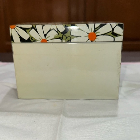 Vintage 1960’s Daisy flowers metal recipe box - Picture 1 of 8